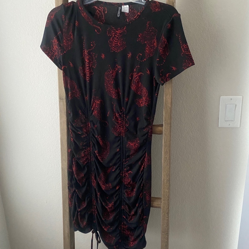 NWOT - divided black and red t-shirt dress size M - Picture 6 of 6